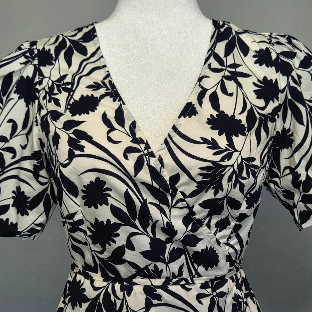 Old Navy Floral Wrap Top Womens S Navy‎ Ivory Puff Sleeve Feminine Cottagecore